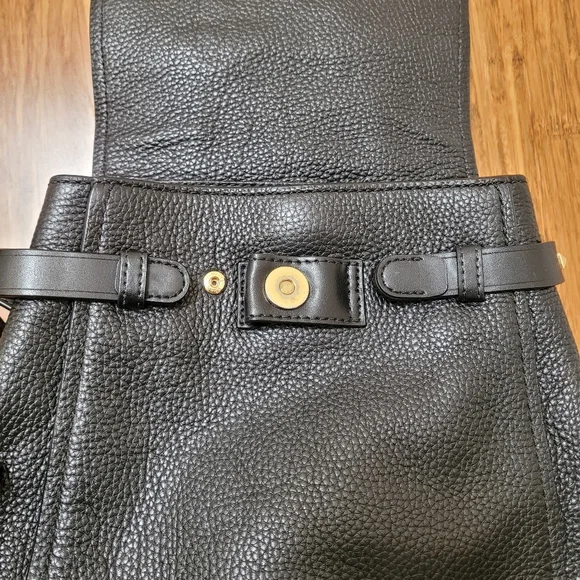 Backpack - Picture 2 of 9